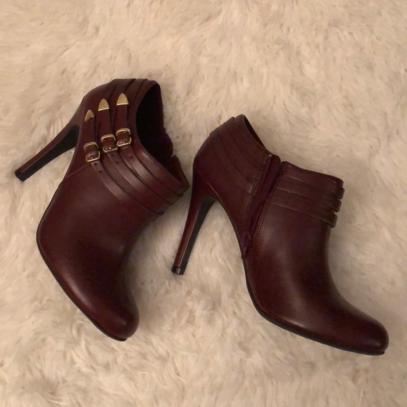Fioni Shoes - Fioni Ice Glace Buckled Booties Size 8 NWOT